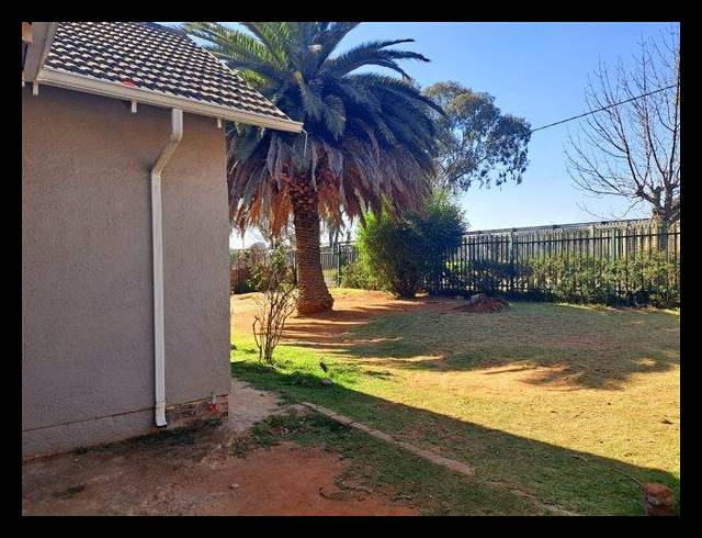 3 BEDROOM HOUSE FOR SALE IN RHODESFIELD